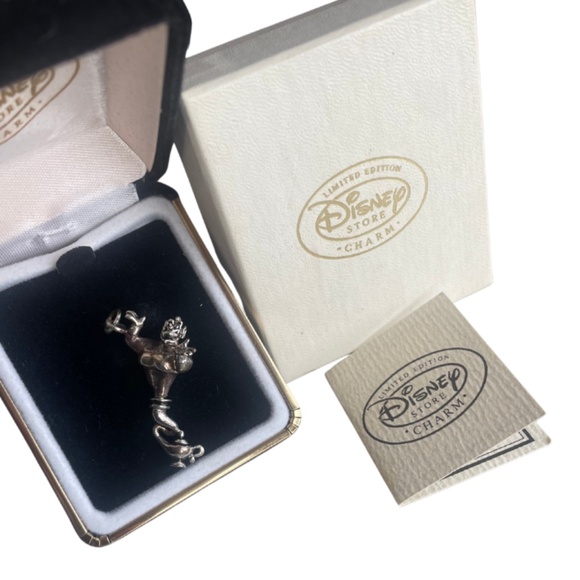 Vintage Limited Edition Disney Charm Bracelet Collection - Genie and the Lamp - Picture 1 of 4